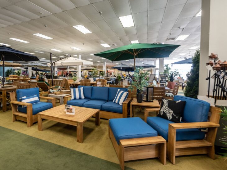 Outdoor furniture store holds grand opening for Springfield location